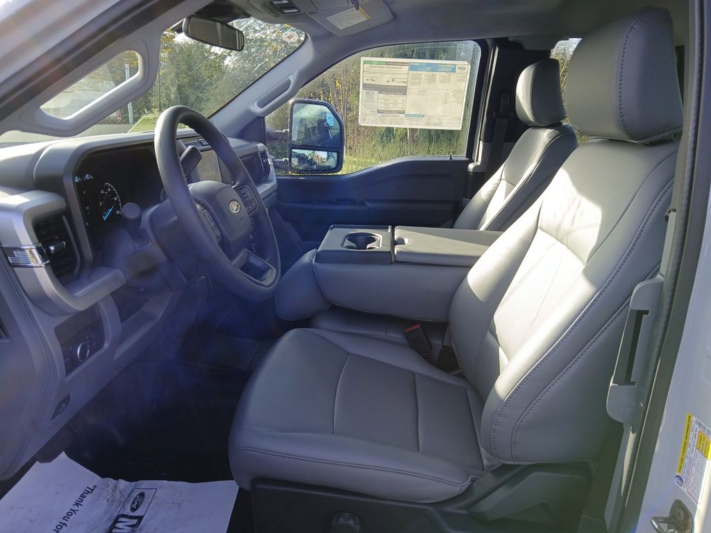 2025 Ford F-250 photo 4