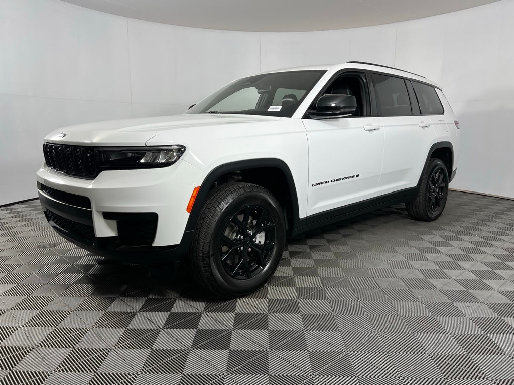 2024 Jeep Grand Cherokee Altitude photo 2