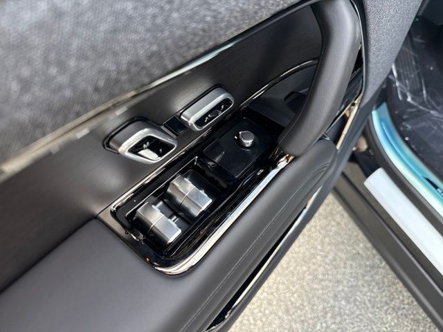 2025 Land Rover Range Rover Sport SE photo 2