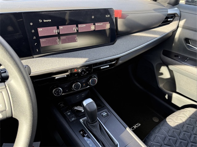 2025 Nissan Kicks SV photo 18