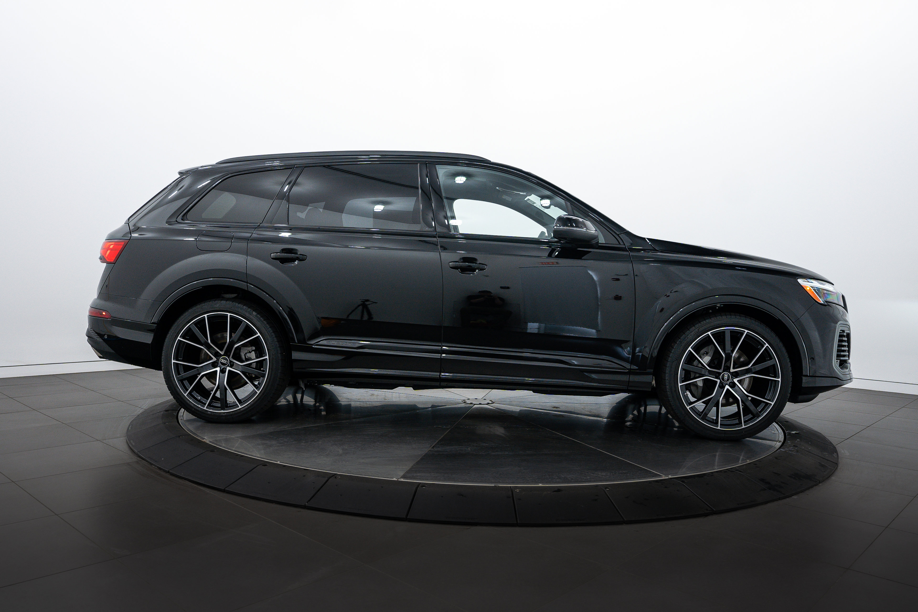 2025 Audi Q7 Prestige photo 3
