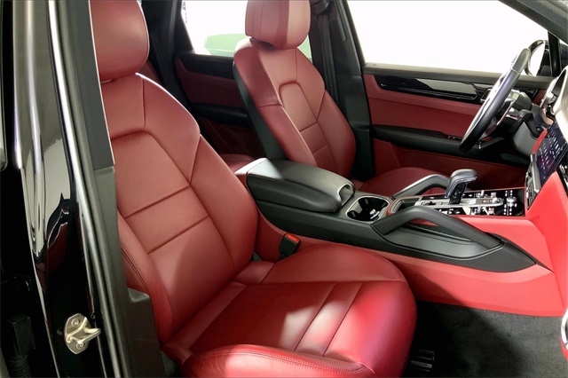 2022 Porsche Cayenne Platinum Edition photo 17