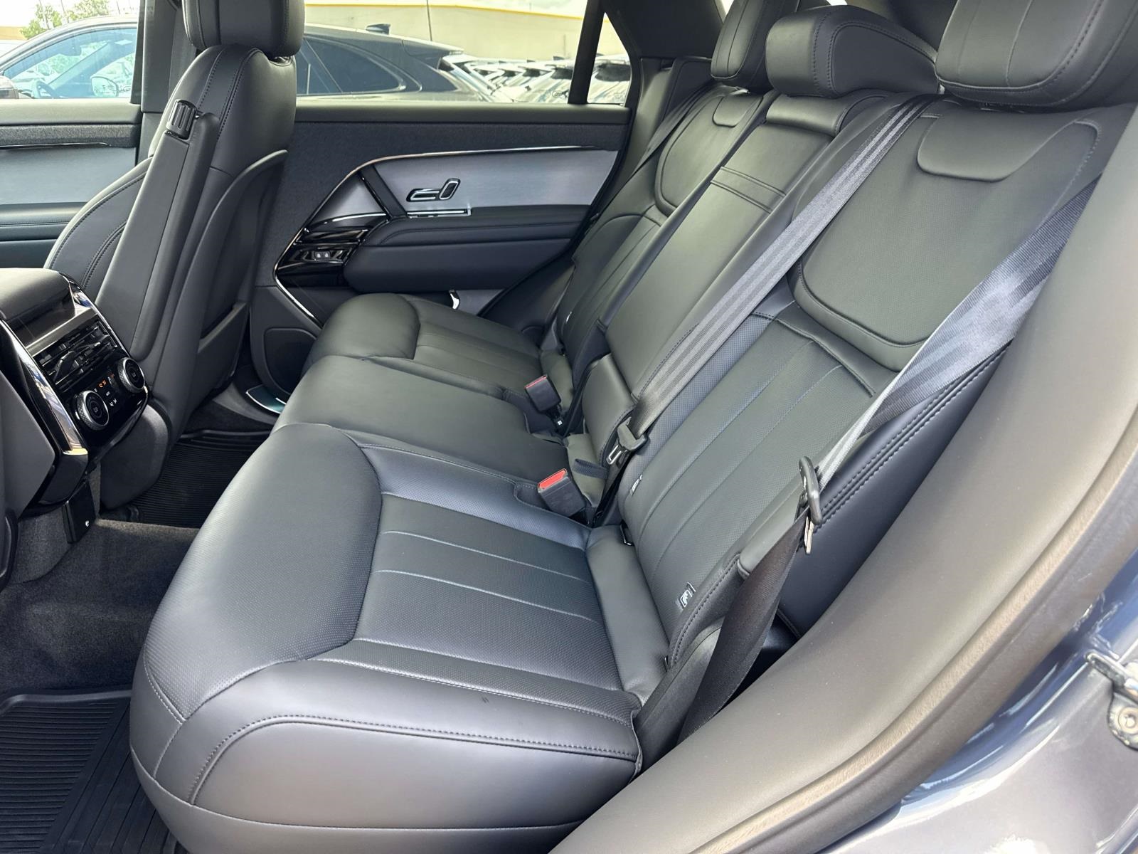 2025 Land Rover Range Rover Sport SE photo 8