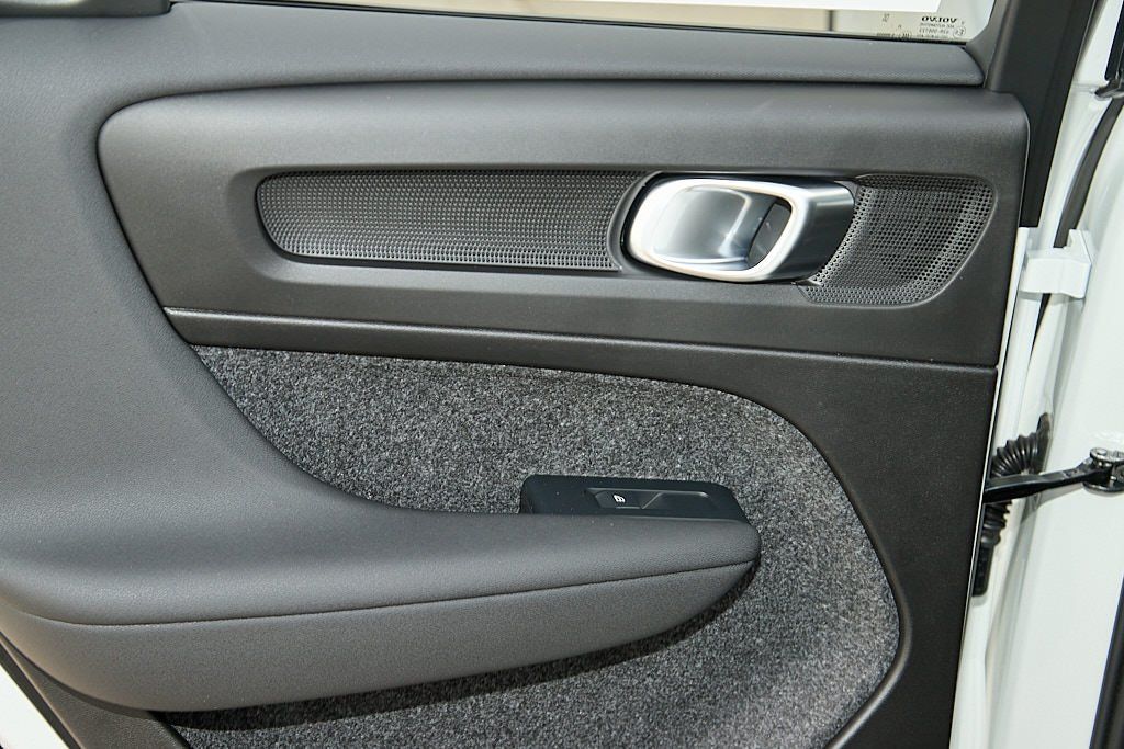 2026 VOLVO XC40 - Image 18