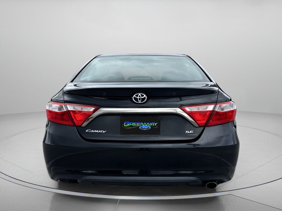 2017 Toyota Camry SE photo 4