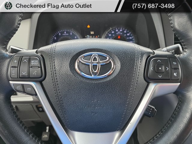 2015 Toyota Sienna XLE photo 12
