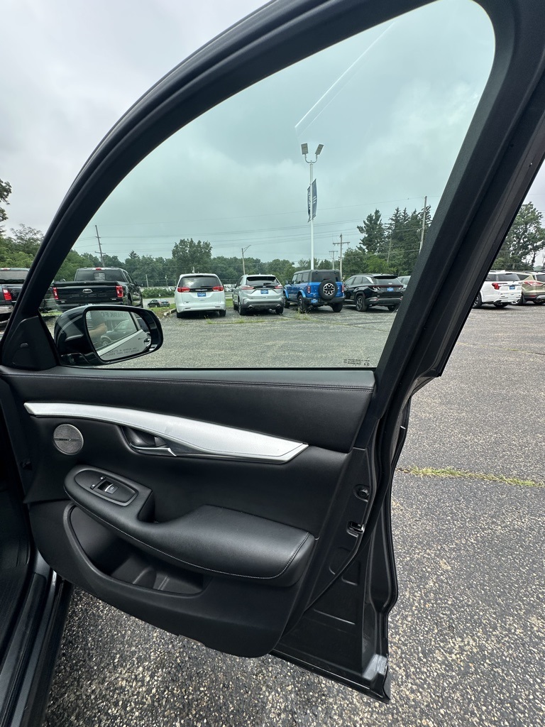 2019 Infiniti QX50 Essential photo 18
