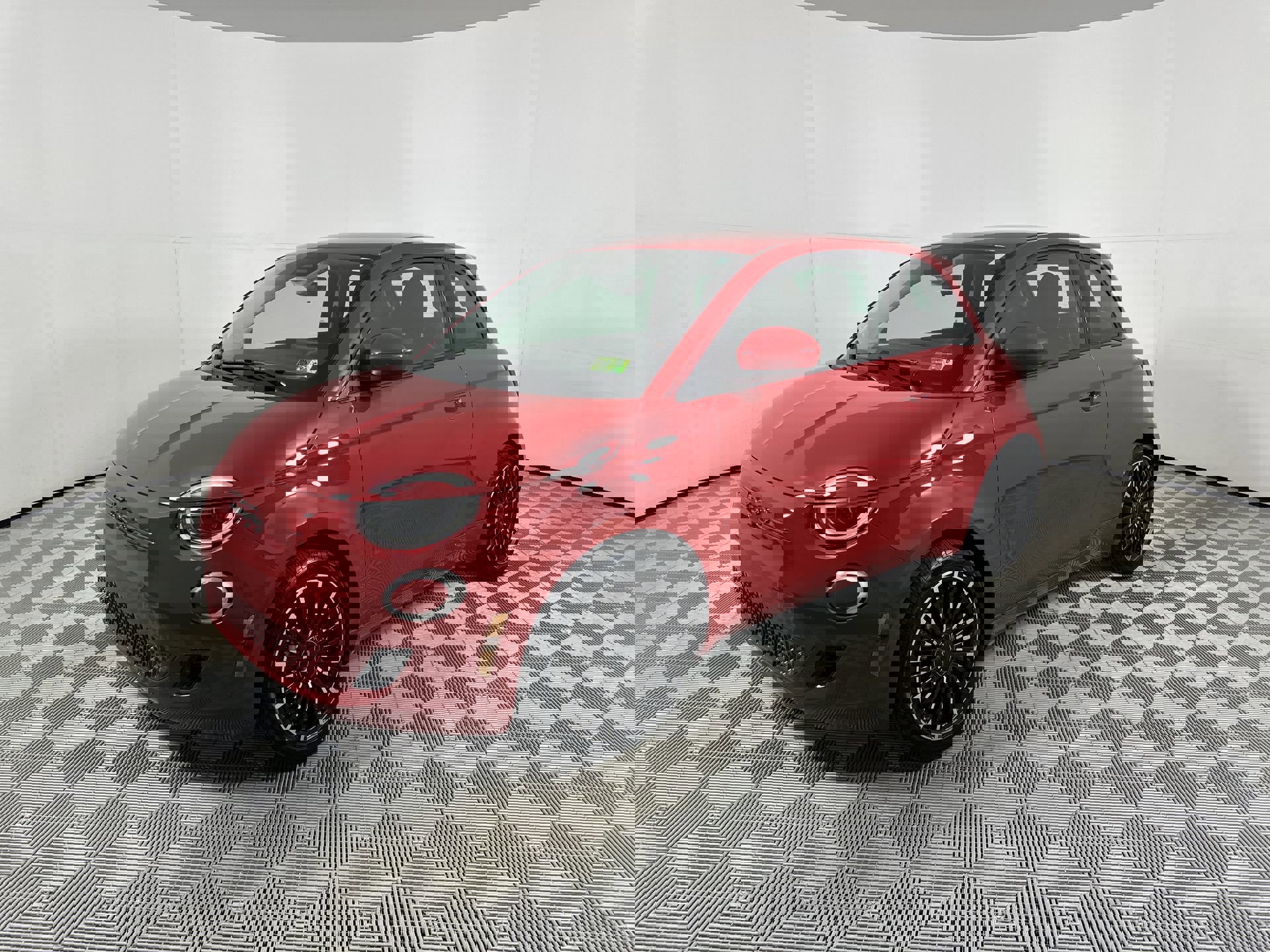 2024 Fiat 500e Red photo 4