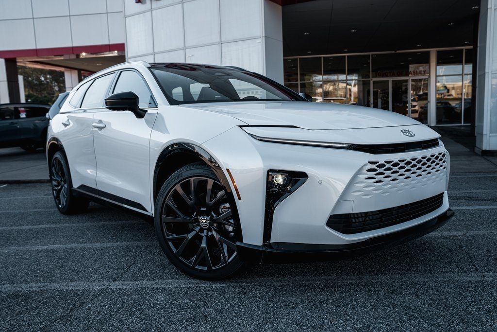 2025 Toyota Crown Signia Limited's photo