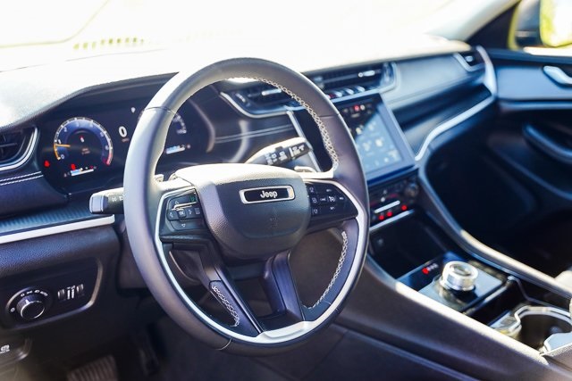 2023 Jeep Grand Cherokee Laredo photo 9