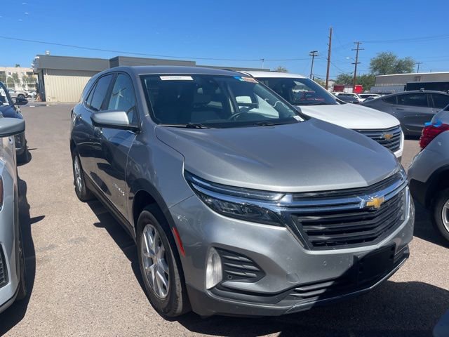 2024 Chevrolet Equinox LT photo 2