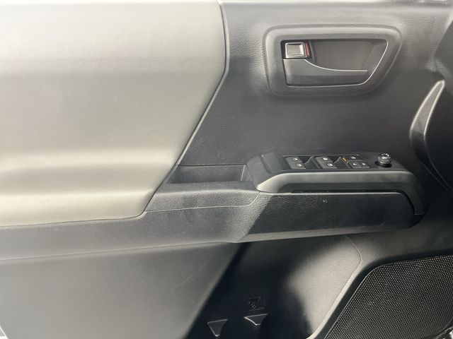 2020 Toyota Tacoma SR5 photo 12
