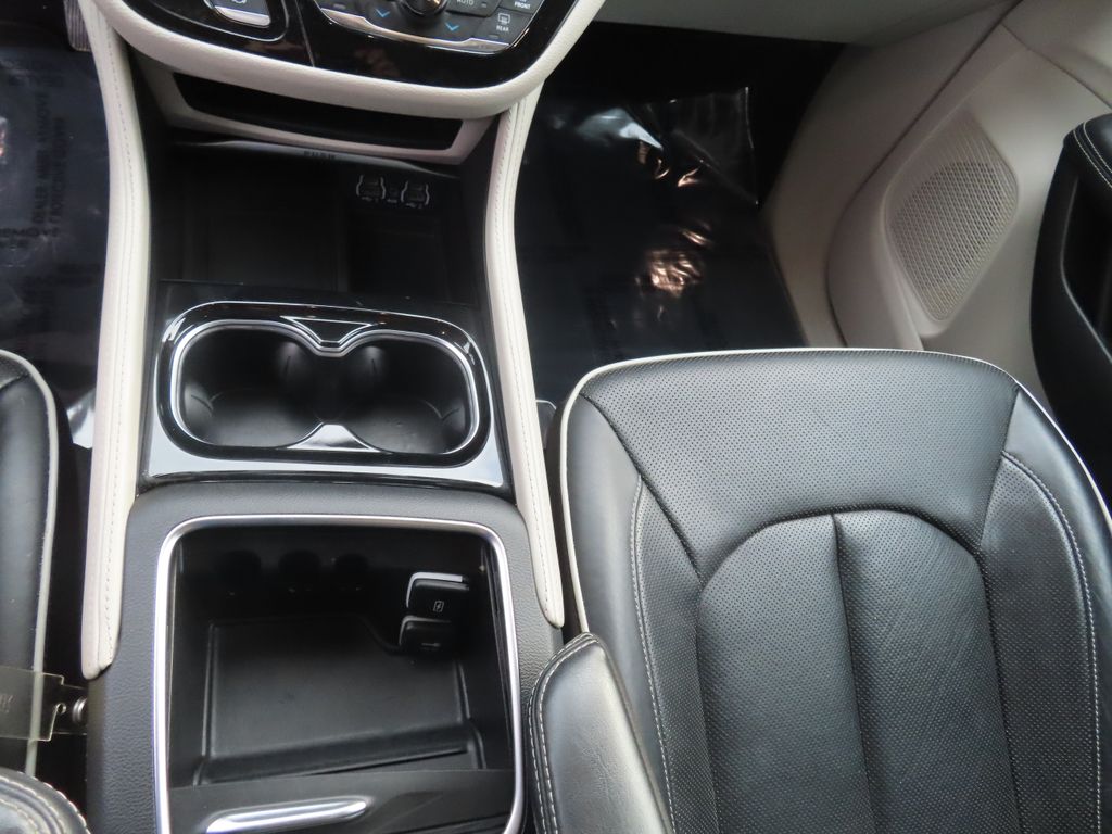 2023 Chrysler Pacifica Hybrid Limited photo 13