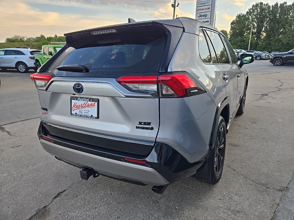 2022 Toyota RAV4 Hybrid XSE photo 10