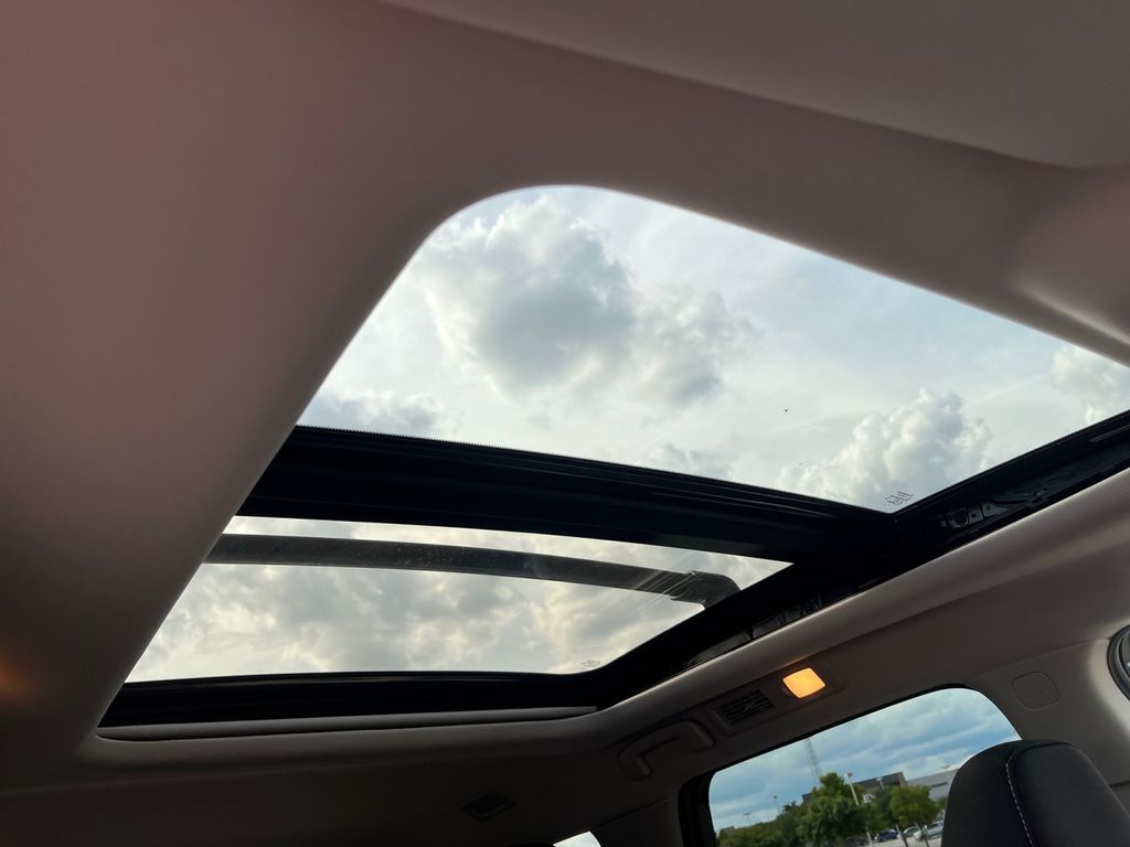 2025 Nissan Pathfinder SV photo 3