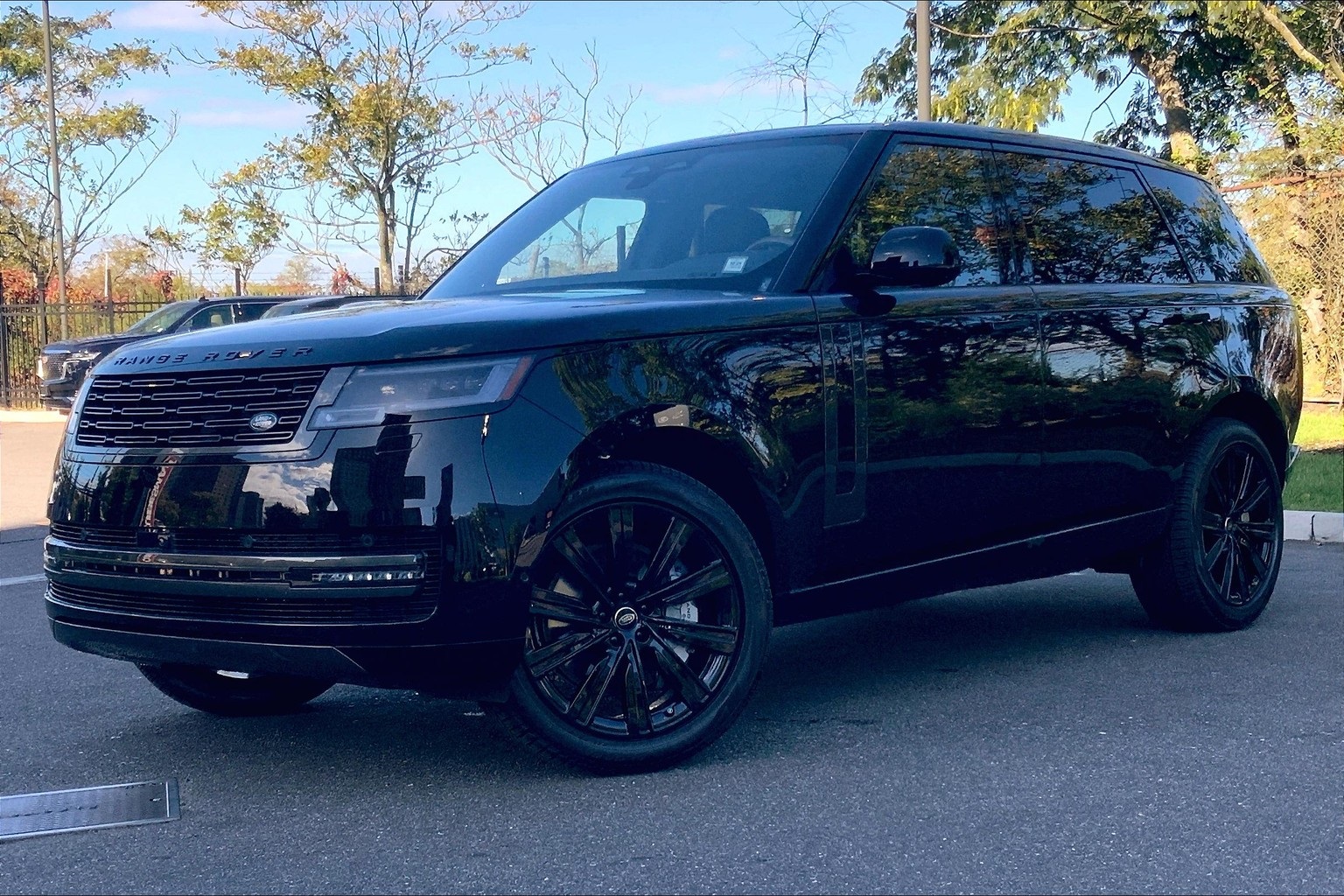 2025 Land Rover Range Rover SE's photo