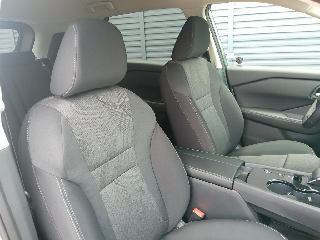 2025 Nissan Rogue SV photo 11