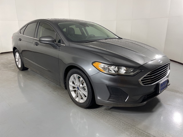 2020 Ford Fusion SE photo 2