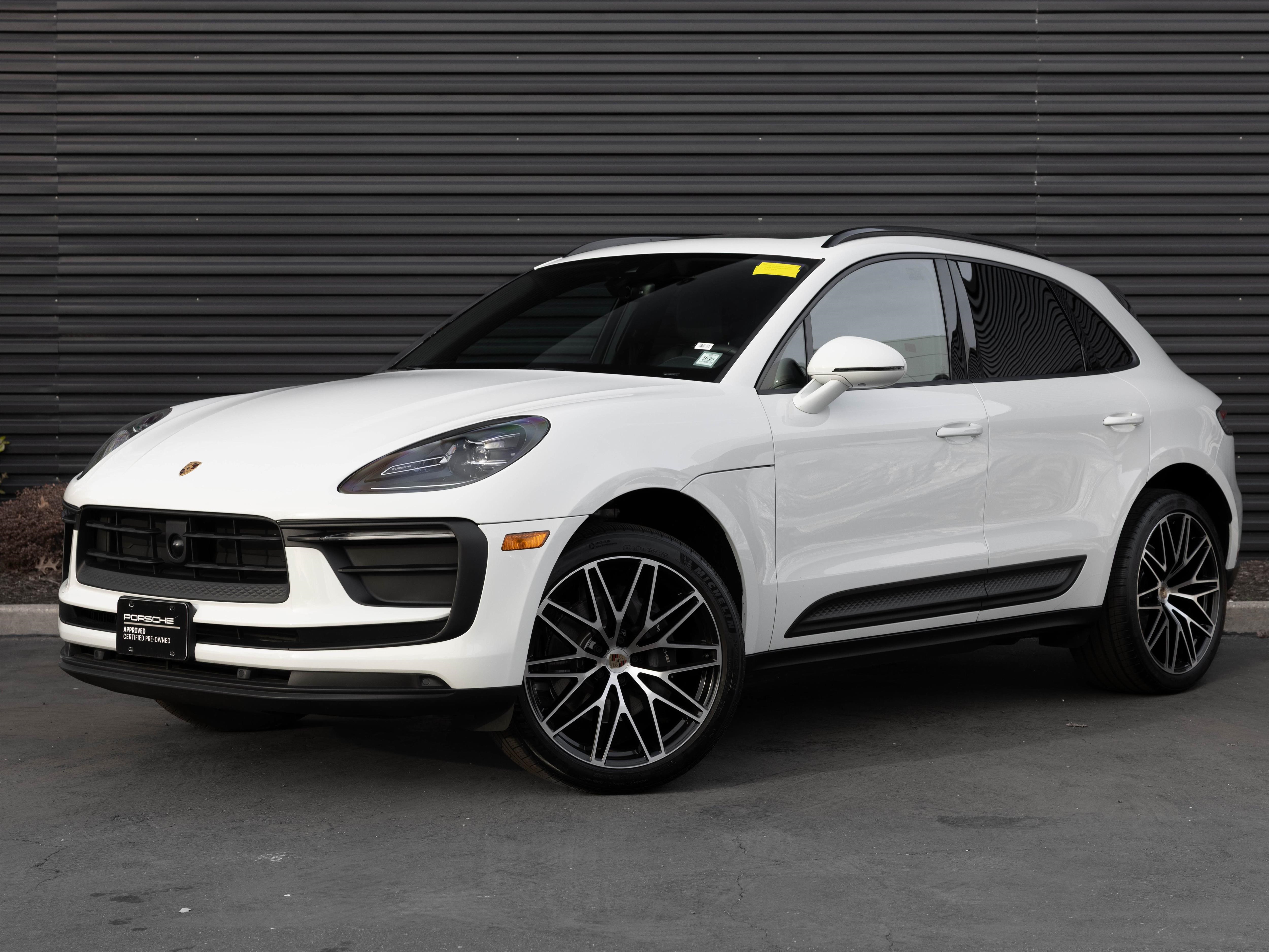 2025 Porsche Macan Base's photo