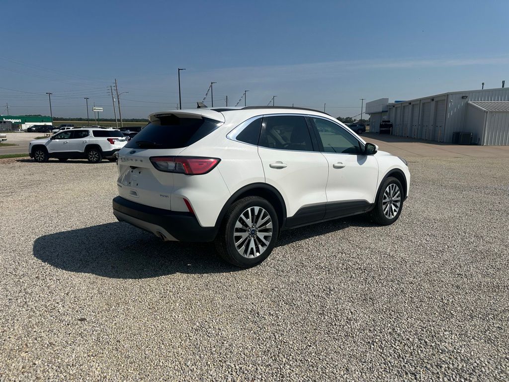 2022 Ford Escape Titanium photo 3