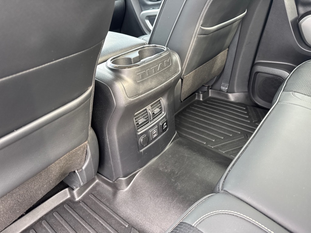 2019 Nissan Titan PRO-4X Crew Cab photo 16