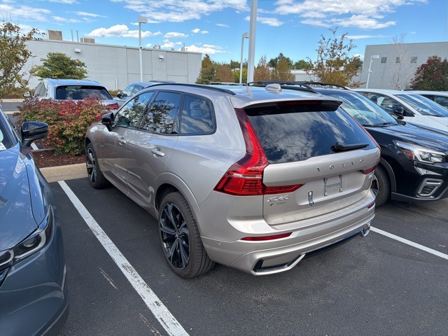 2025 Volvo XC60 B5 photo 2