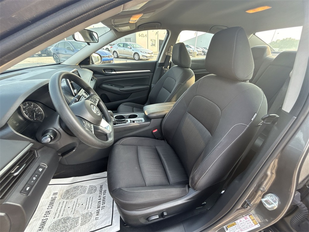 2022 Nissan Altima 2.5 SV photo 13