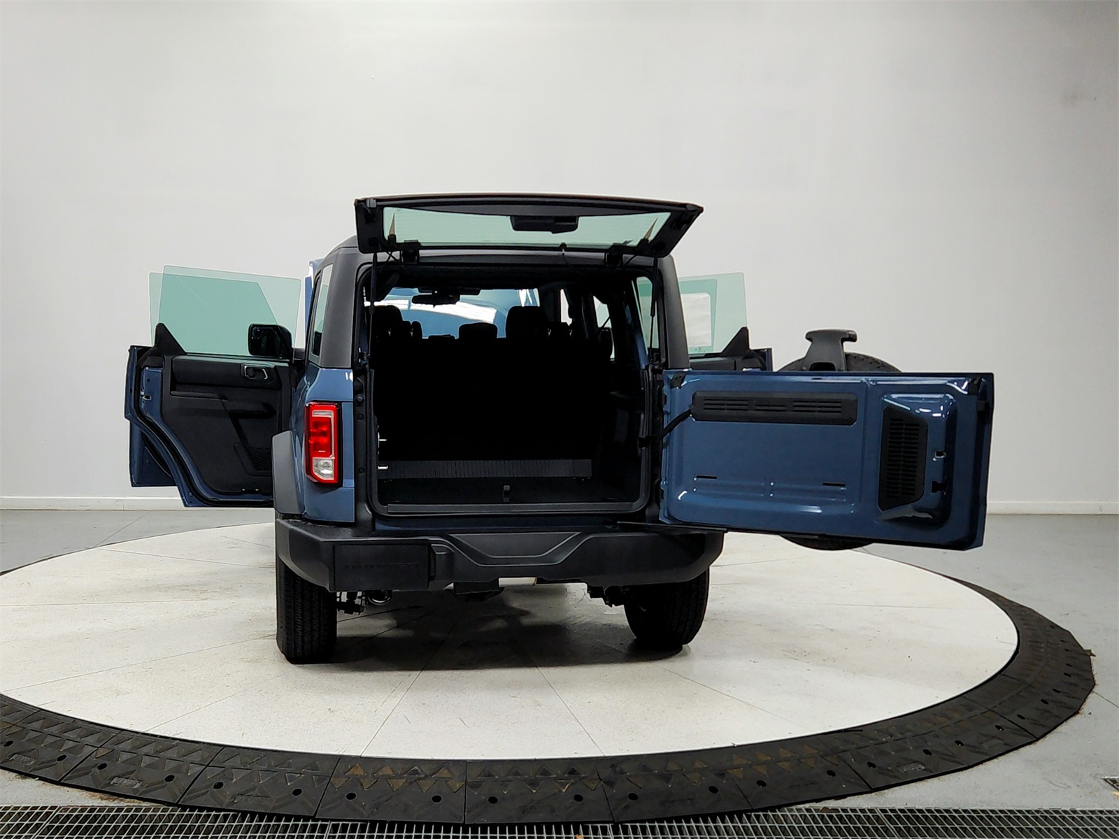 2025 Ford Bronco Base photo 14