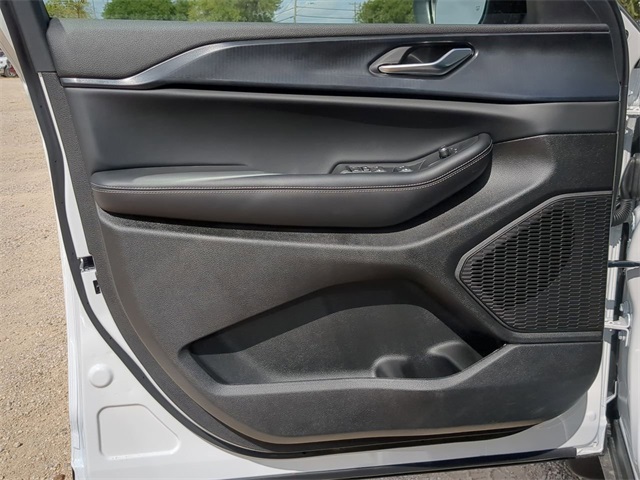 2025 Jeep Grand Cherokee Laredo photo 11