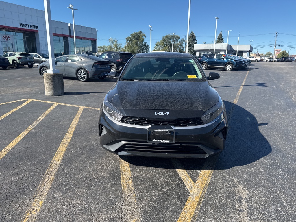 2023 Kia Forte LXS photo 2