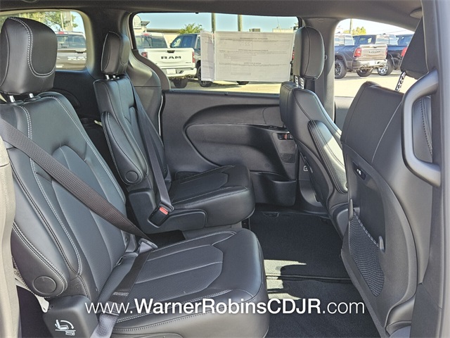 2026 Chrysler Pacifica photo 13