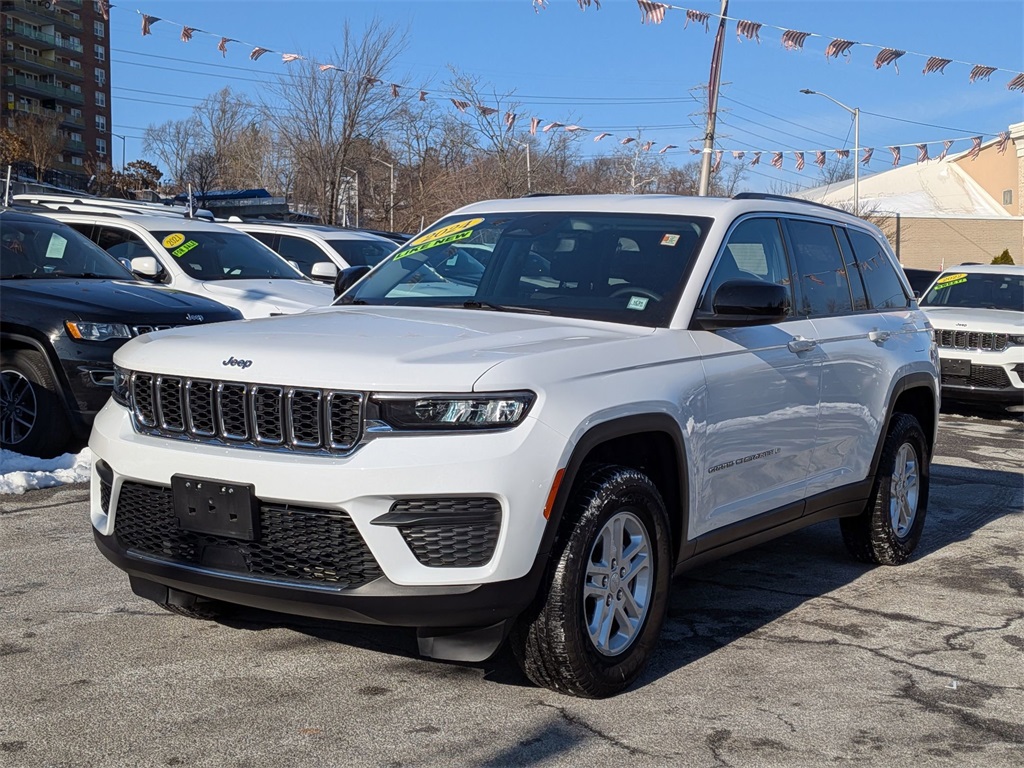 2024 Jeep Grand Cherokee Laredo's photo
