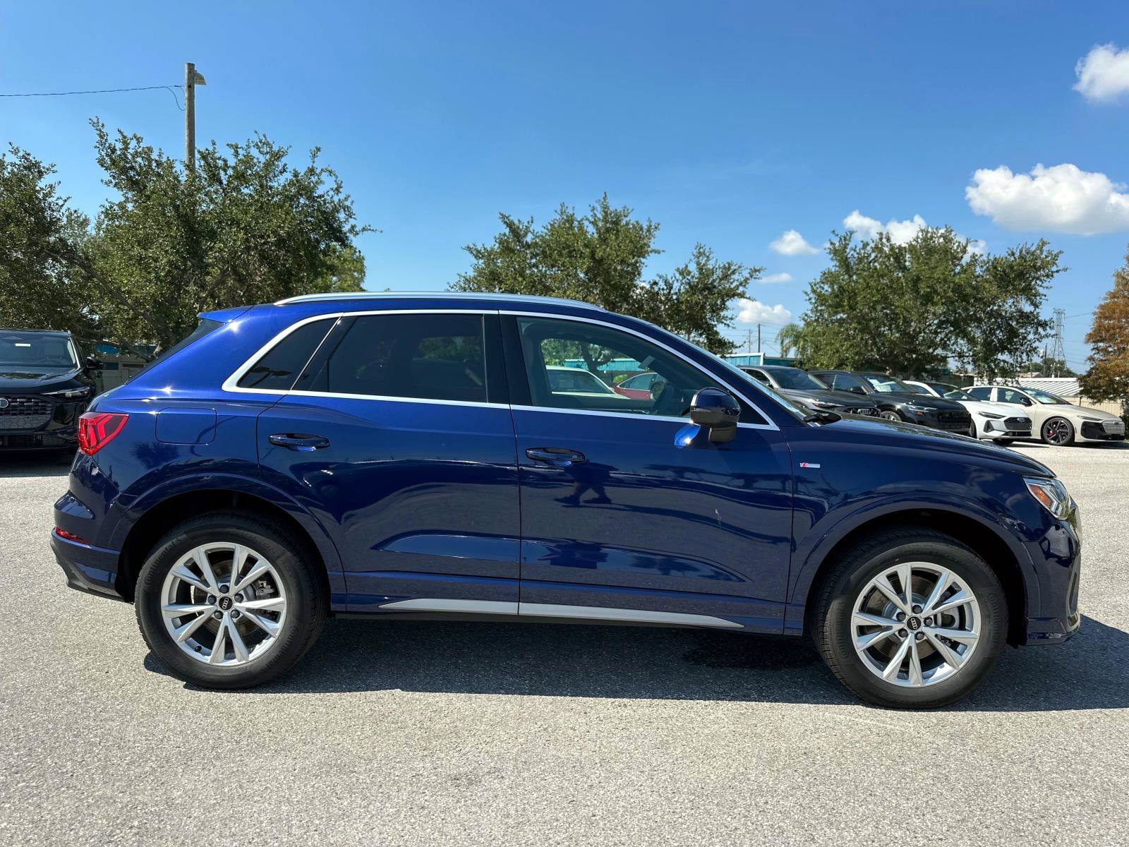 2025 Audi Q3 S line Premium Plus photo 3