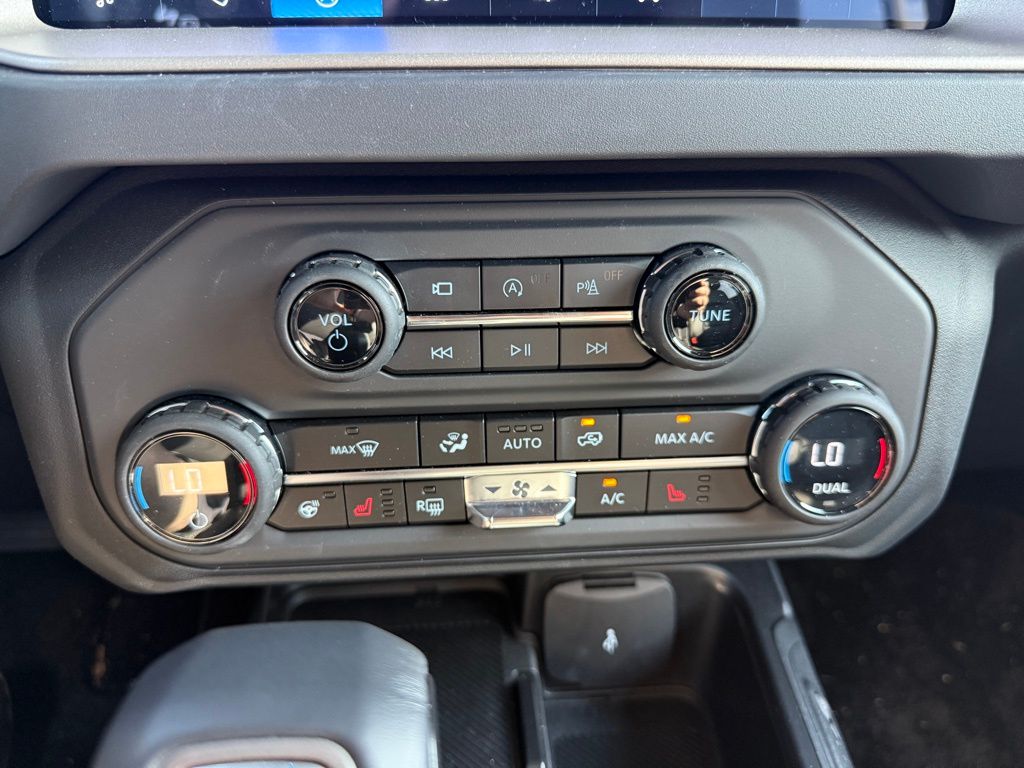 2025 Ford Bronco Outer Banks photo 12