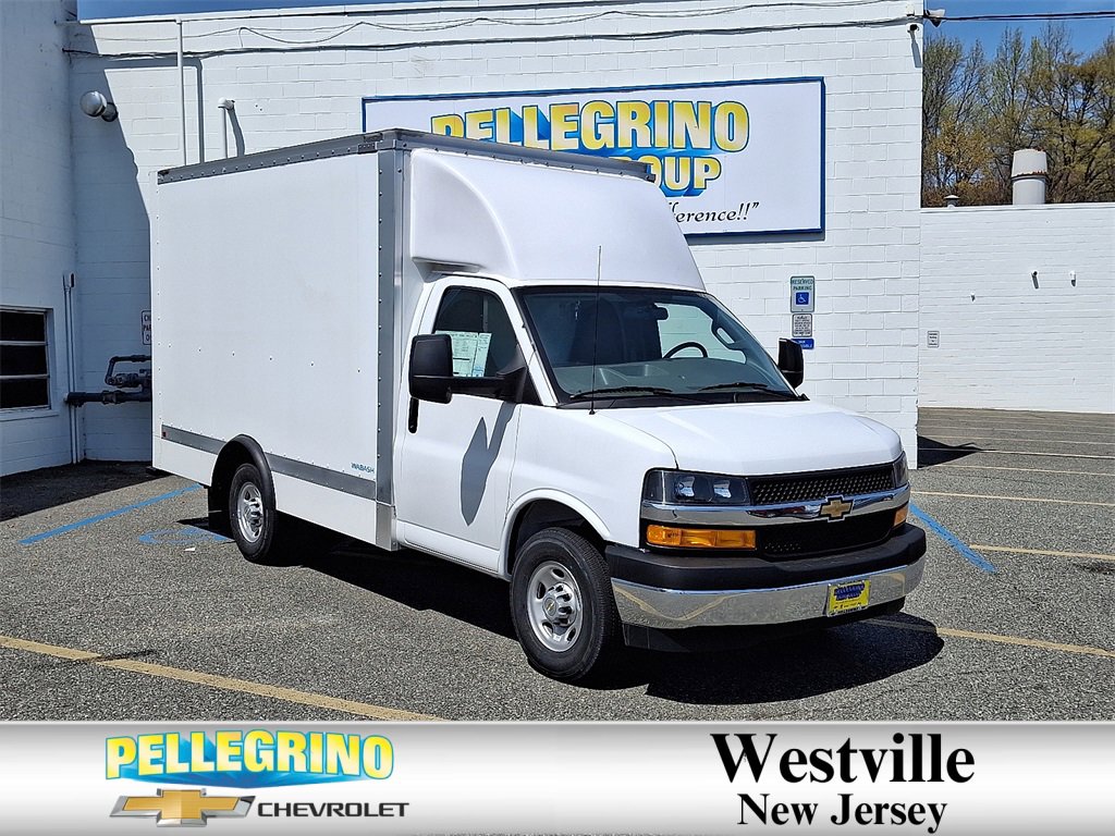 2025 Chevrolet Express Cutaway Base's photo
