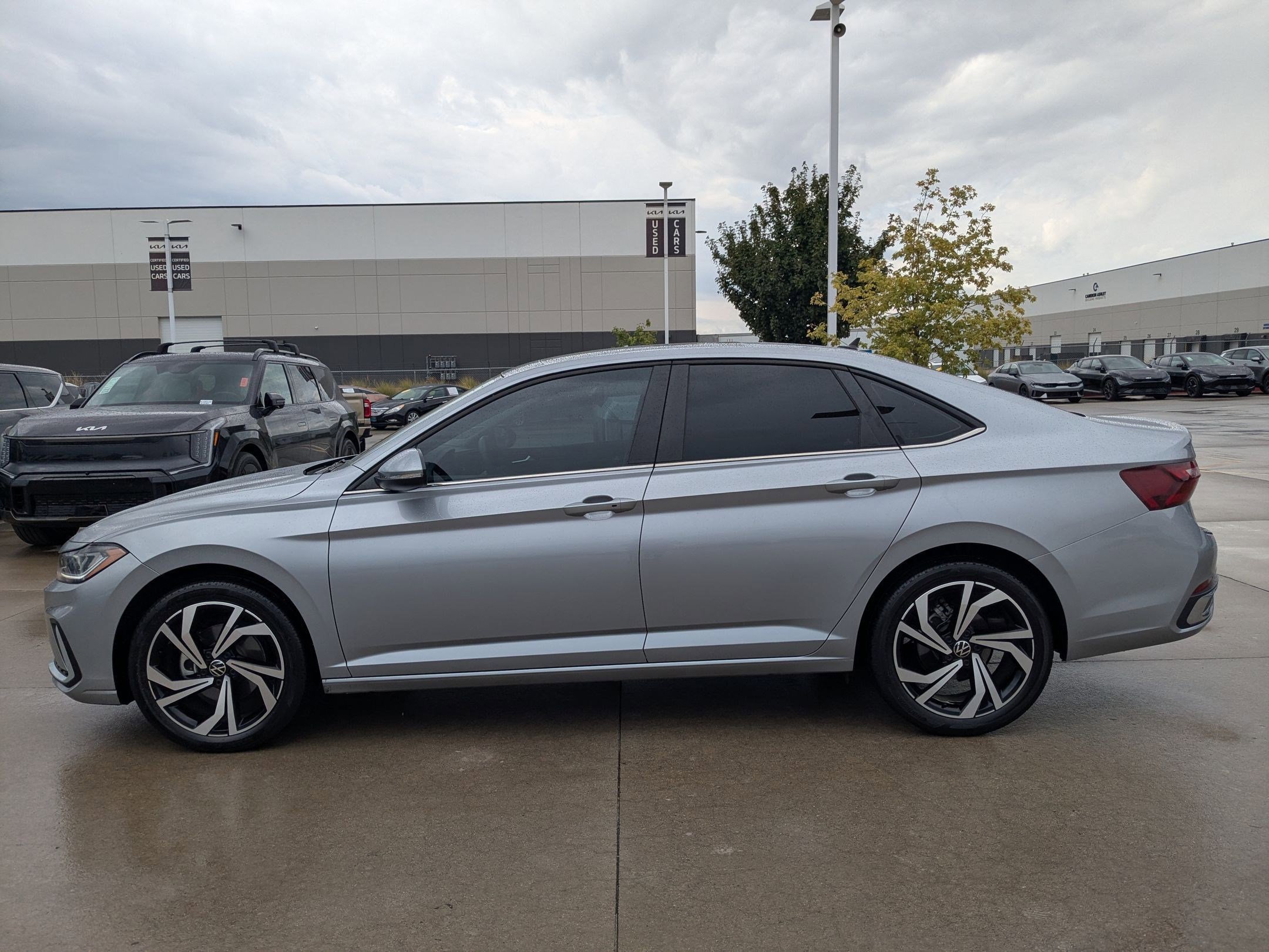2025 Volkswagen Jetta SEL photo 2