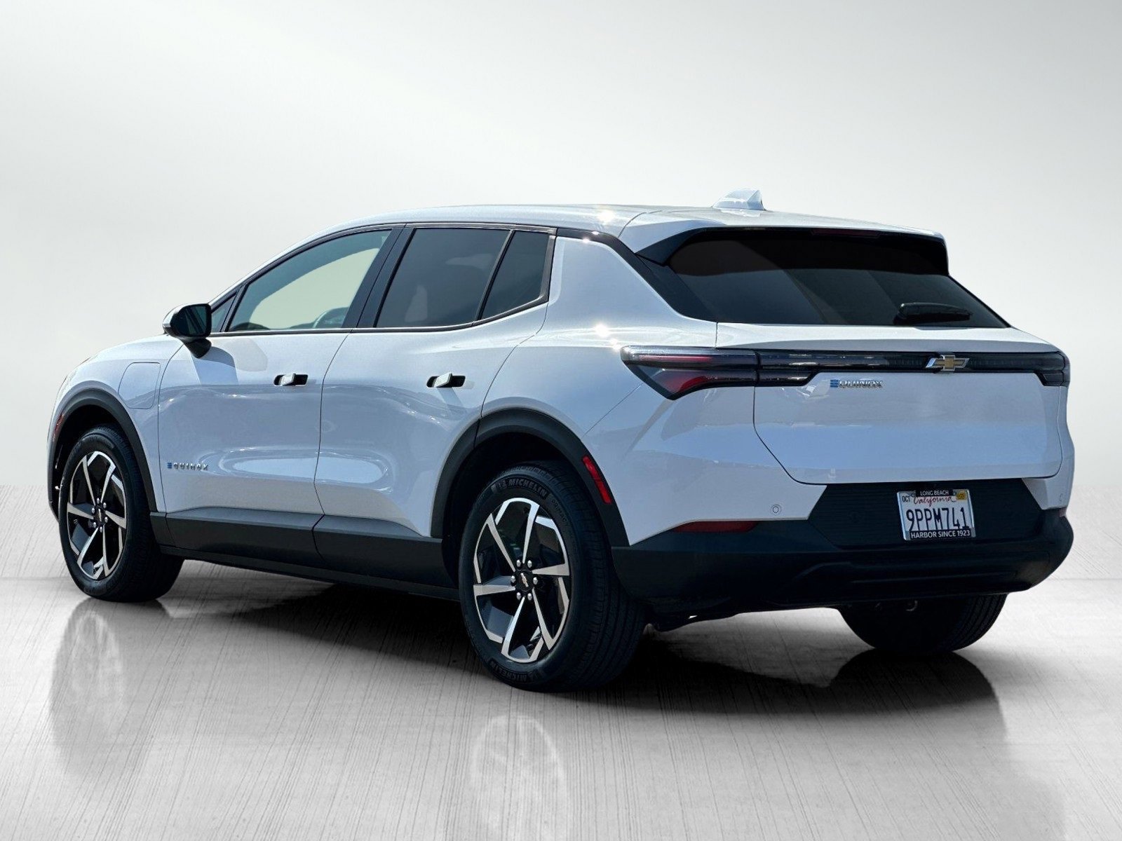 2025 Chevrolet Equinox EV 1LT photo 4