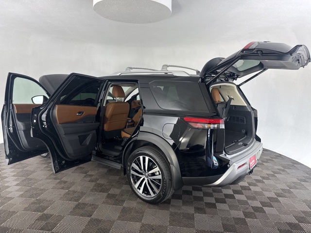 2025 Nissan Pathfinder Platinum photo 14