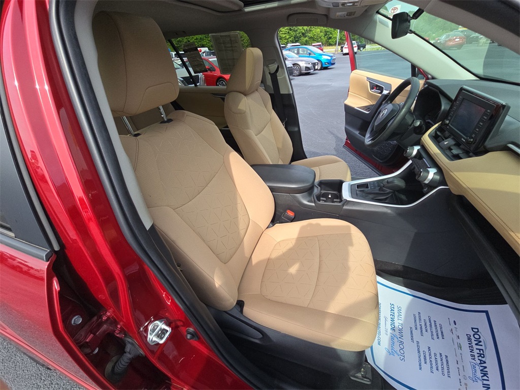 2022 Toyota RAV4 XLE photo 25