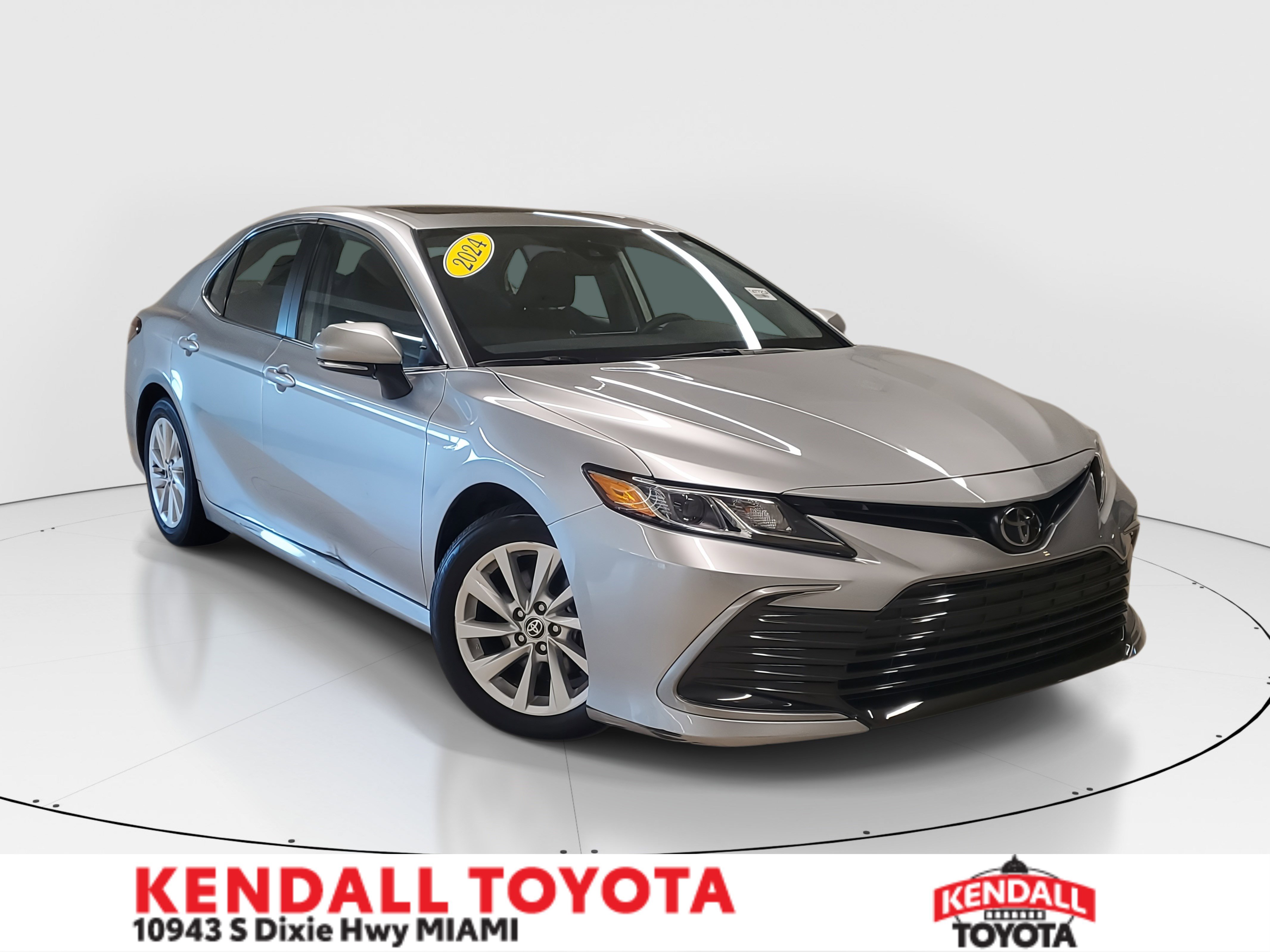 2024 Toyota Camry LE's photo