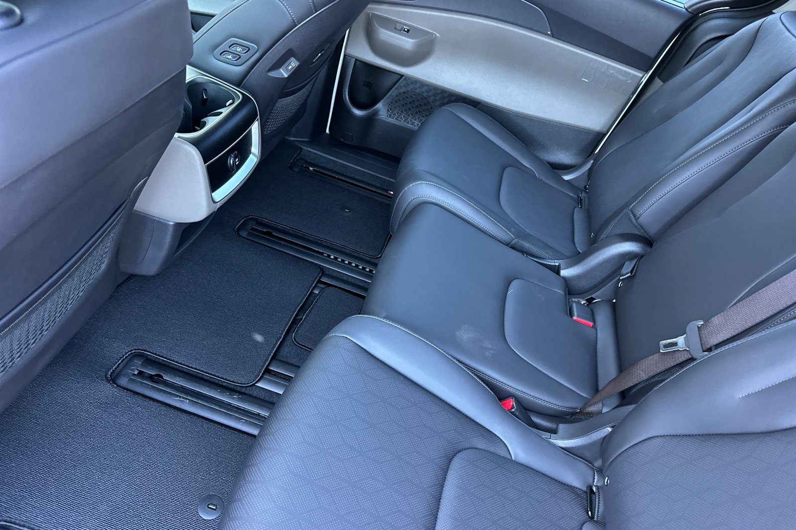 2026 Kia Carnival EX photo 7