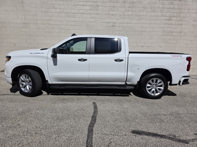 2022 Chevrolet Silverado 1500 Custom photo 2