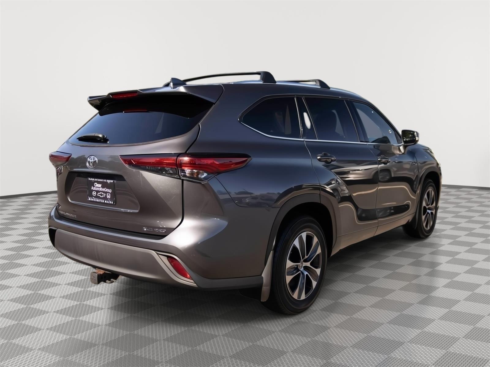 2021 Toyota Highlander XLE photo 22
