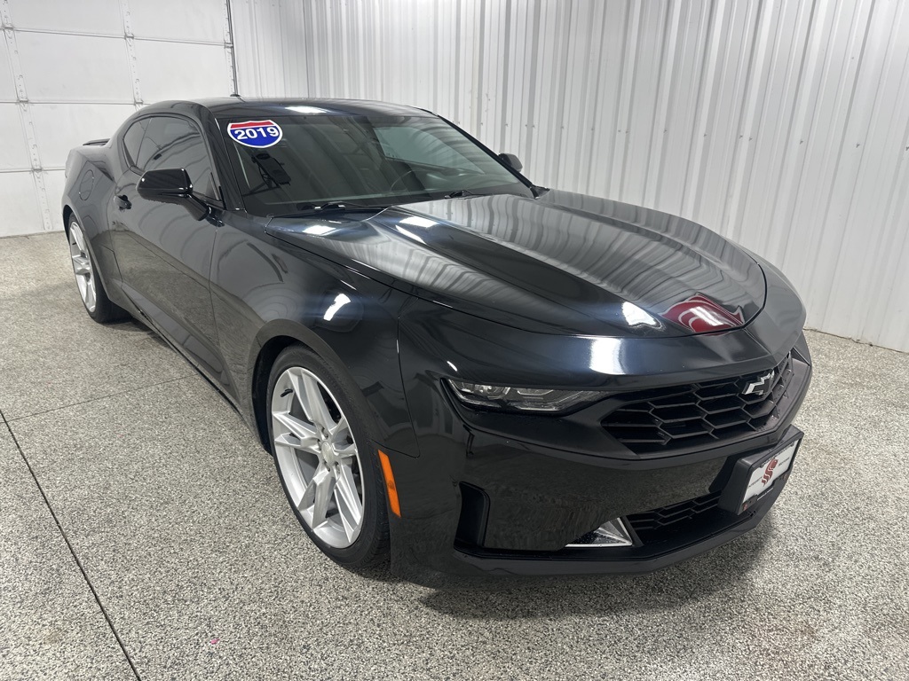 2019 Chevrolet Camaro 1LT photo 2