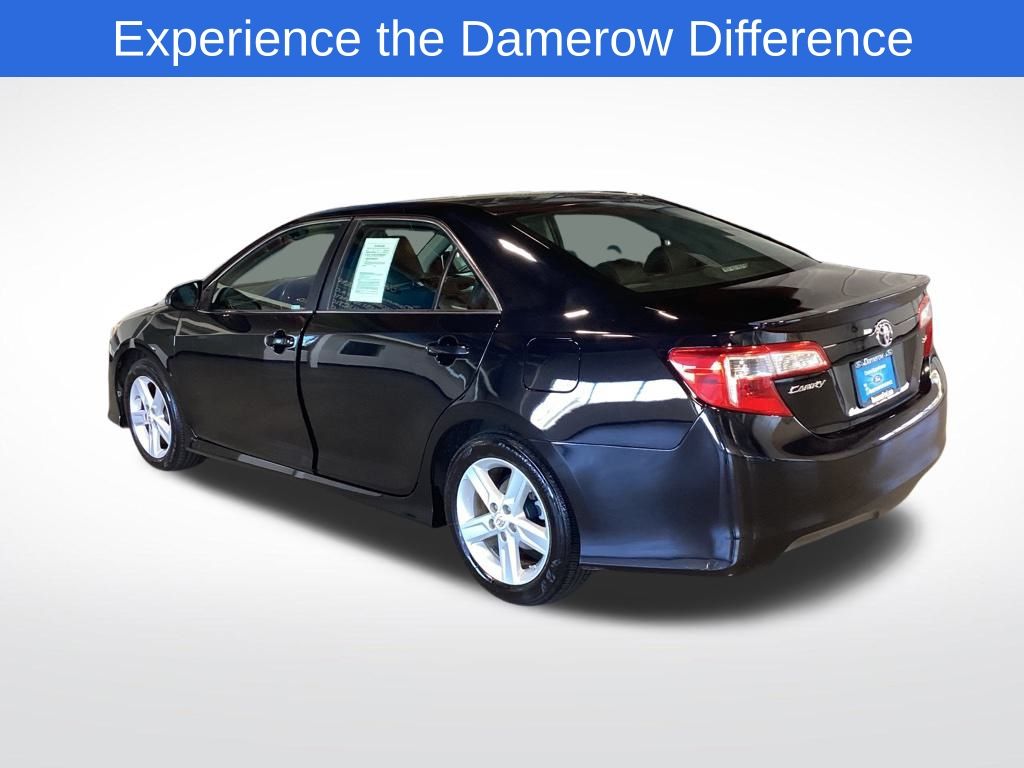 2012 Toyota Camry SE photo 3
