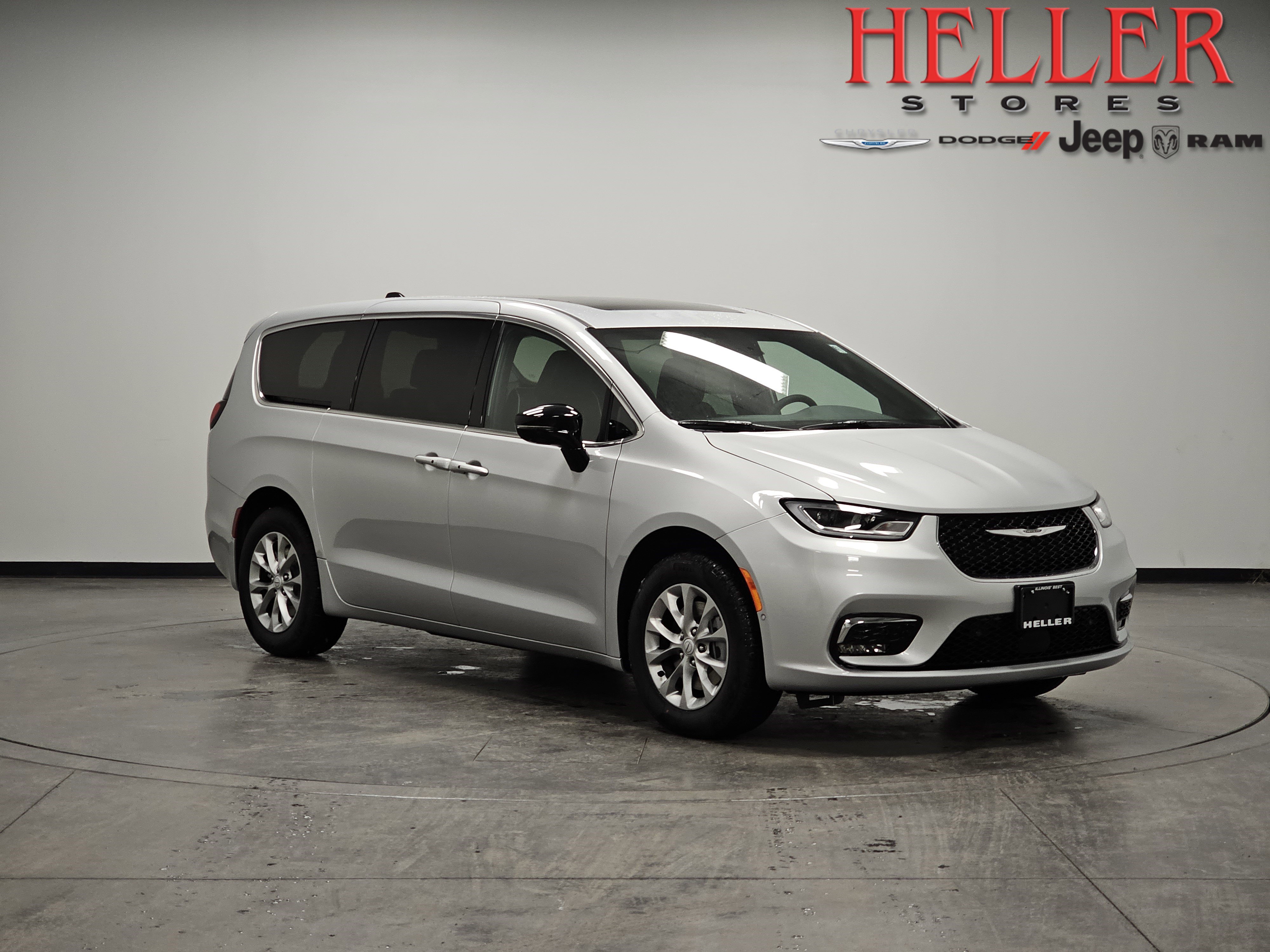 2026 Chrysler Pacifica Limited's photo