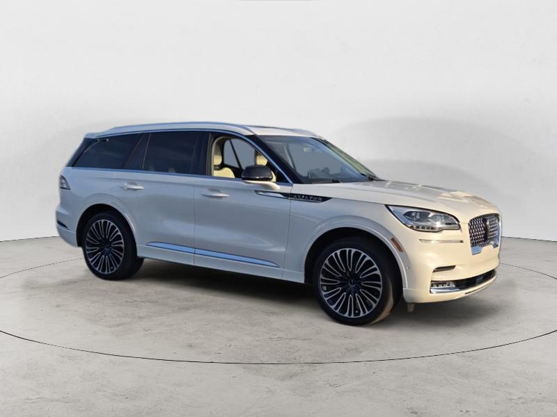 2023 Lincoln Aviator Black Label's photo