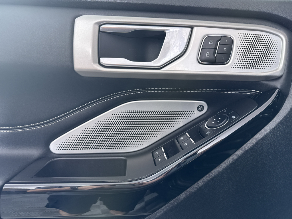 2023 Ford Explorer ST photo 30