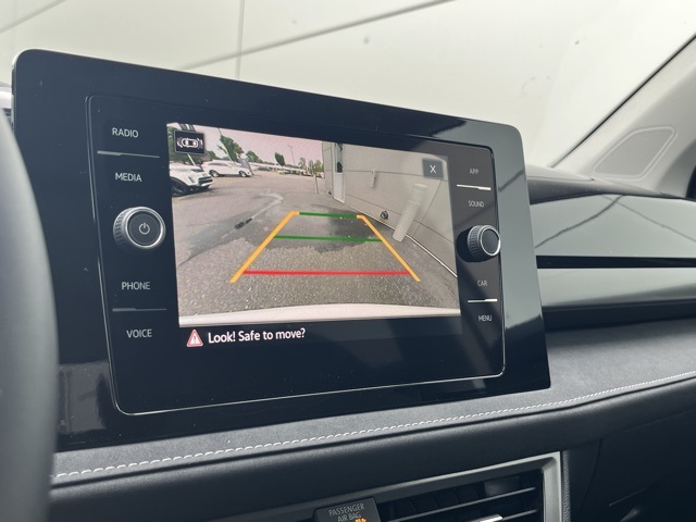 2025 Volkswagen Taos SE photo 5