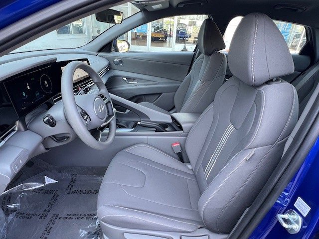 2024 Hyundai Elantra SEL photo 13